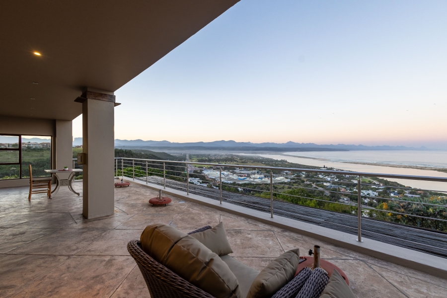 7 Bedroom Property for Sale in Bowtie Western Cape